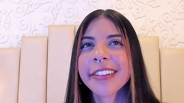 צ'אט XXX בשידור חי של VioletaHills_