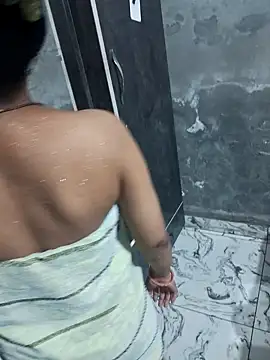 Show de poojaseductive na webcam