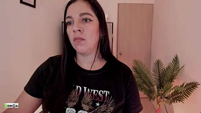 urcute_kitten Adlı Modelin Canlı XXX Sohbeti