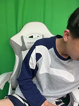 XXX chat uživo modela DD-101