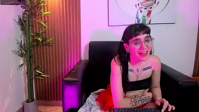 Nyx_A_Hades Adlı Modelin Web Kamerası Şovu