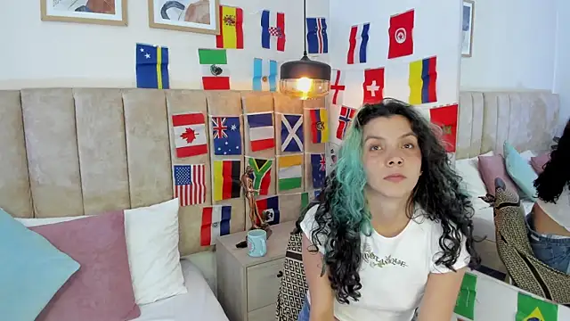 Chatroom XXX en direct de DinahCarter