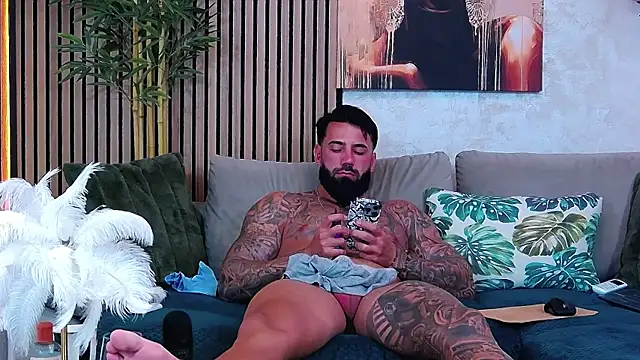 XXX chat uživo modela masterkingofmusclee