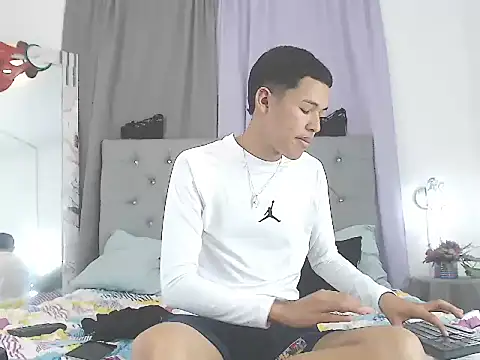 צ'אט XXX בשידור חי של PhillipCox
