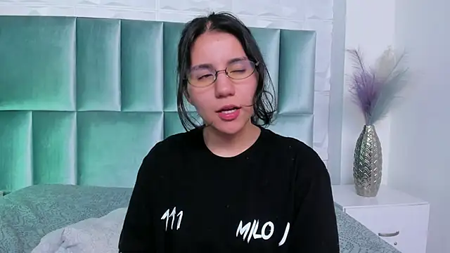 Chat +18 de HollyPeach ao vivo