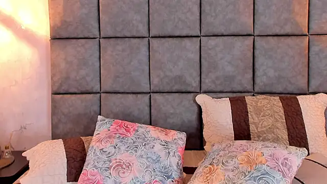 Chat +18 de Roseaurora ao vivo
