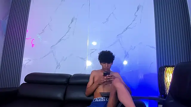 Kleyn_black's Live XXX Chat