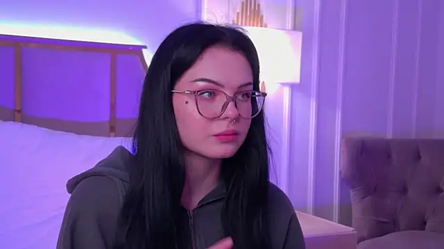 دردشة CindyMil الجنسية المباشرة