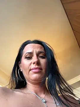 دردشة Hotmomcheckk_ الجنسية المباشرة