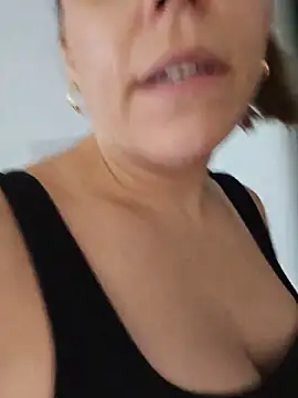 XXX chat uživo modela Ellie-Elizabeth