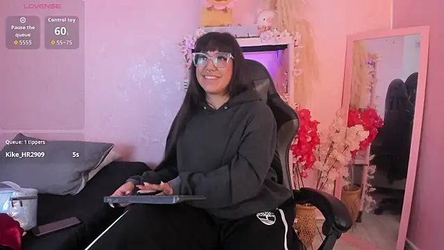 צ'אט XXX בשידור חי של Emily_Roussee