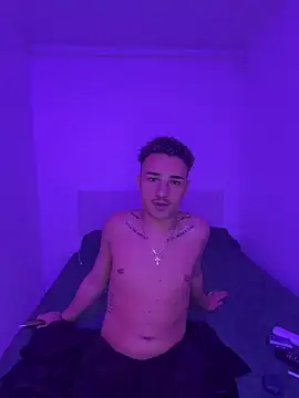 Czat XXX na żywo – Enzo_Luxury