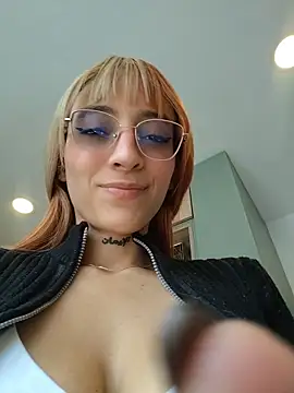Dani-peggin élő XXX-chatje