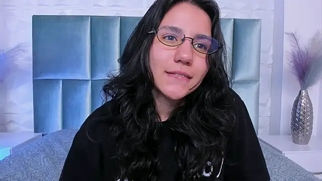 HollyPeach live XXX chat