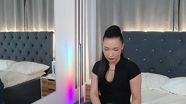 VikkyVonn Chat XXX in diretta