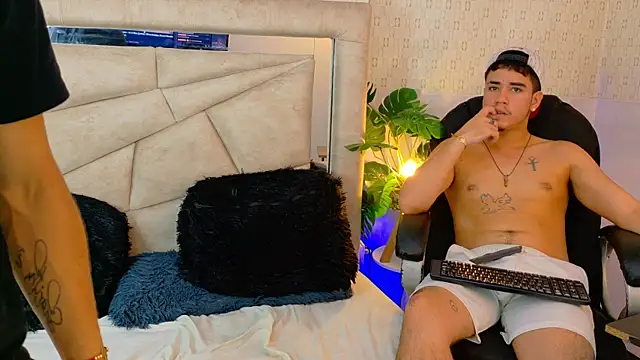 AlexAndAlbert 即時 XXX 聊天