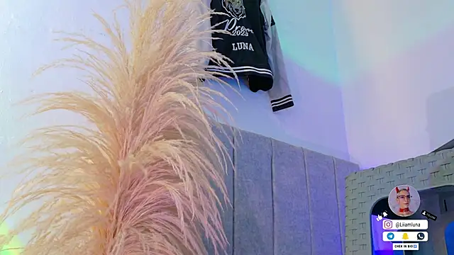liiamluna_ webcam show
