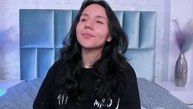HollyPeach Chat XXX live