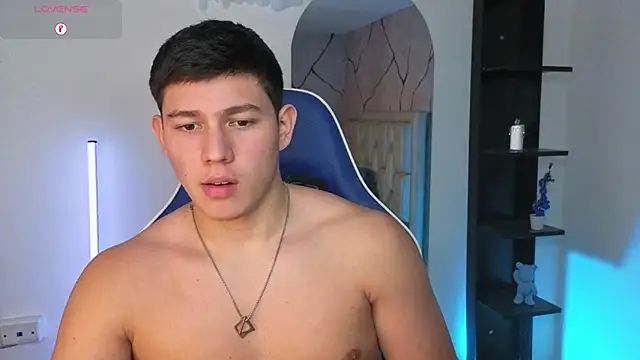 Онлайн чат XXX JamesCr_