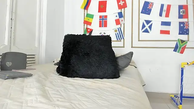 emily_gaviria1のライブXXXチャット
