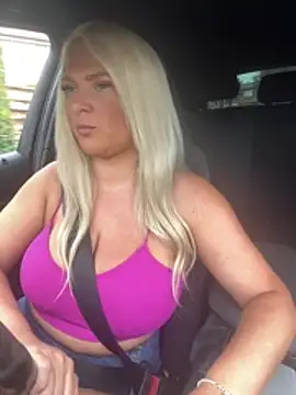 Bustyblondebabe32's Live XXX Chat