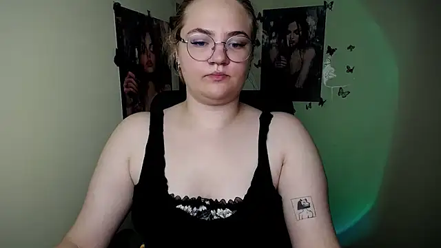 RinaRiii Chat XXX in diretta