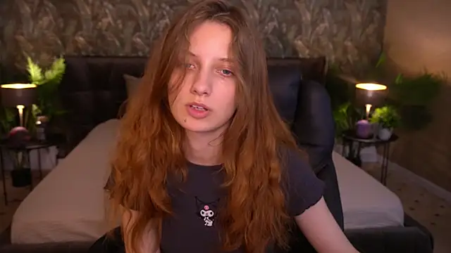 CuteeFoxy Adlı Modelin Canlı XXX Sohbeti