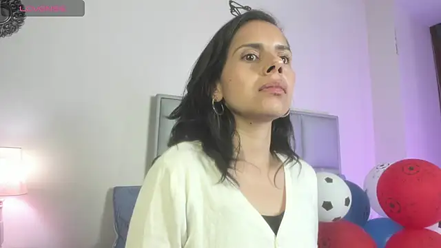 Czat XXX na żywo – Shanttal_queen