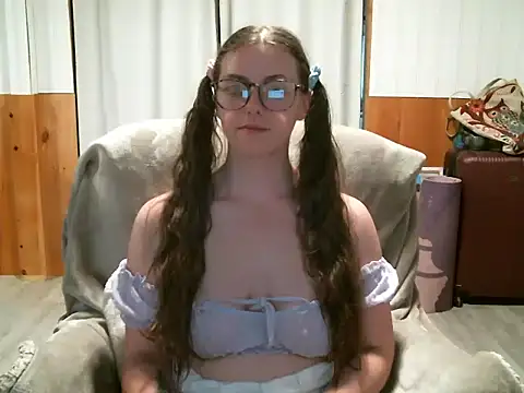 Pokazy przed kamerką – katie_kitten38