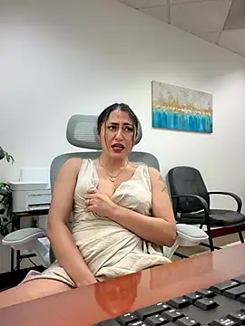 YourQueen18 Show in webcam