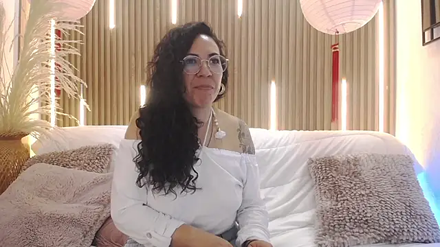 Velvet_Curly Adlı Modelin Canlı XXX Sohbeti