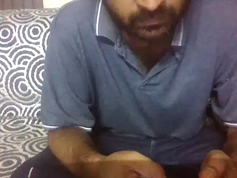 lucknowguy élő XXX-chatje