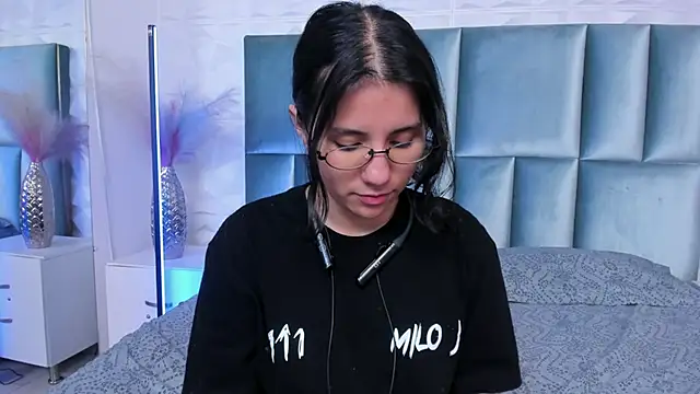 Czat XXX na żywo – HollyPeach