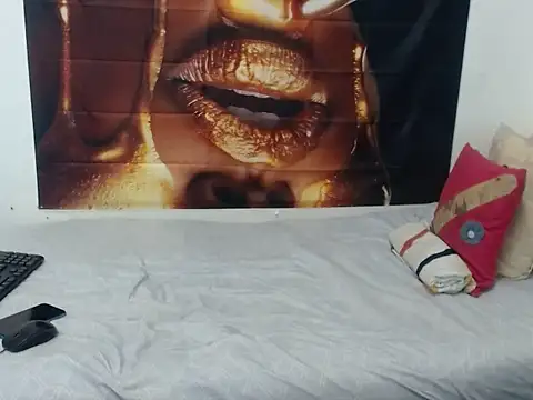 Queenteex6992 Adlı Modelin Canlı XXX Sohbeti