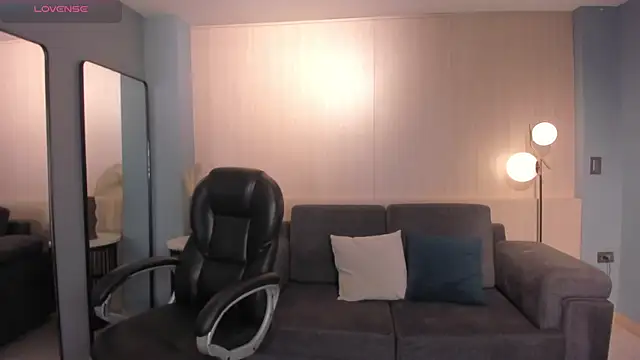 NatalieLewis' Live XXX Chat