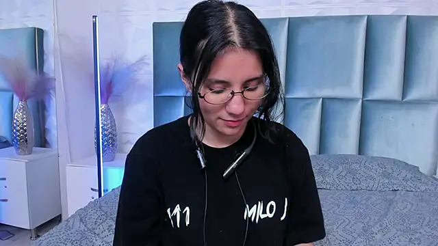HollyPeach Live XXX-Chat