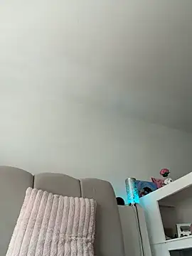 Cloee_Rainbow1's Webcam Show