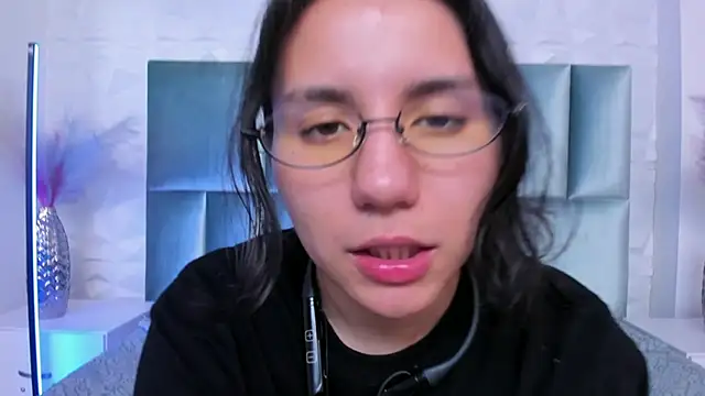 HollyPeach's Live XXX Chat