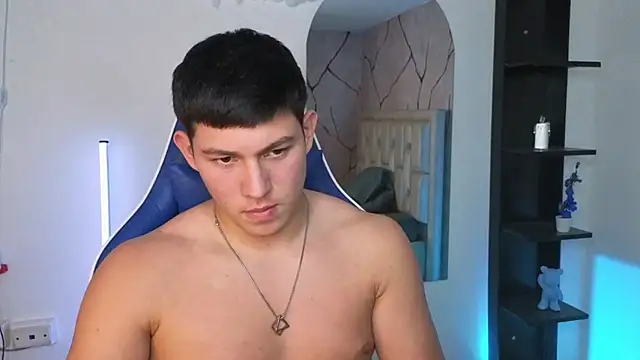 JamesCr_ Adlı Modelin Canlı XXX Sohbeti