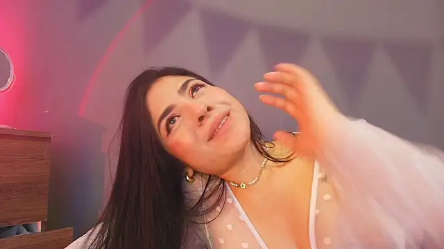 Chat XXX en directo de adara_johnson__