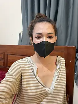 Quynhbabysexy 网络视讯表演