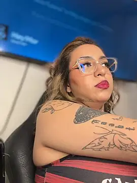 CarolQueen1_ Adlı Modelin Canlı XXX Sohbeti