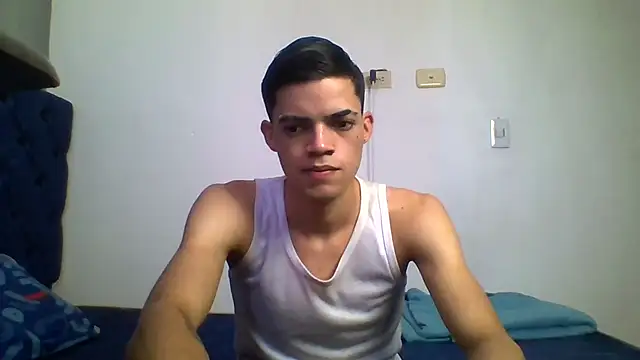 Latinos_2001 Adlı Modelin Web Kamerası Şovu