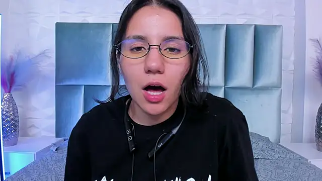 HollyPeach Live XXX-Chat