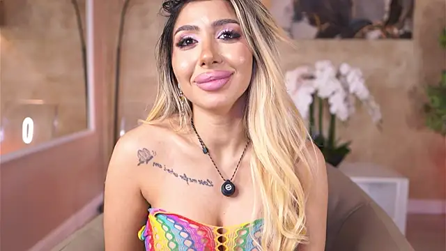 LucyyRosse's Live XXX Chat