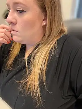 HelloTitti's Live XXX Chat