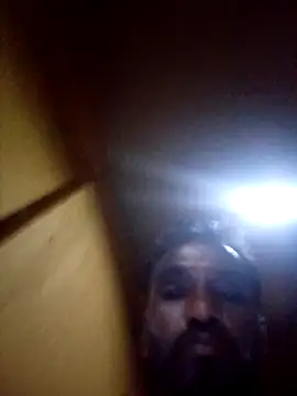 HidingSpraguea webcam show