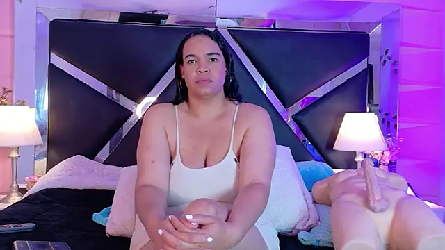 Veronica_Nasty_ Adlı Modelin Canlı XXX Sohbeti