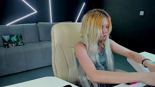 XXX chat uživo modela kikipeach
