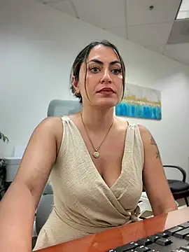 Czat XXX na żywo – YourQueen18